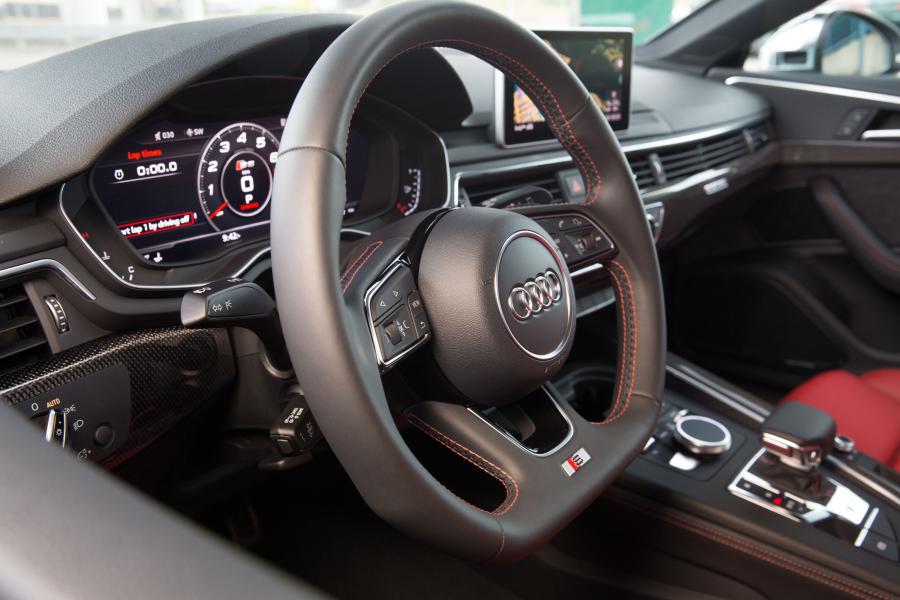 Панель приборов Audi S5 Sportback 2017 года  (NA) (фото 11 из 40)